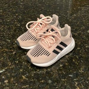 Adidas Swift Run Girls Shoes. Size 6